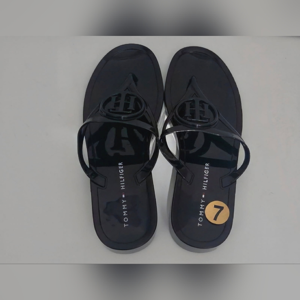 Tommy Hilfiger Women's TWVILLYA-M Thong Slide Sandals Gloss Black Size 7